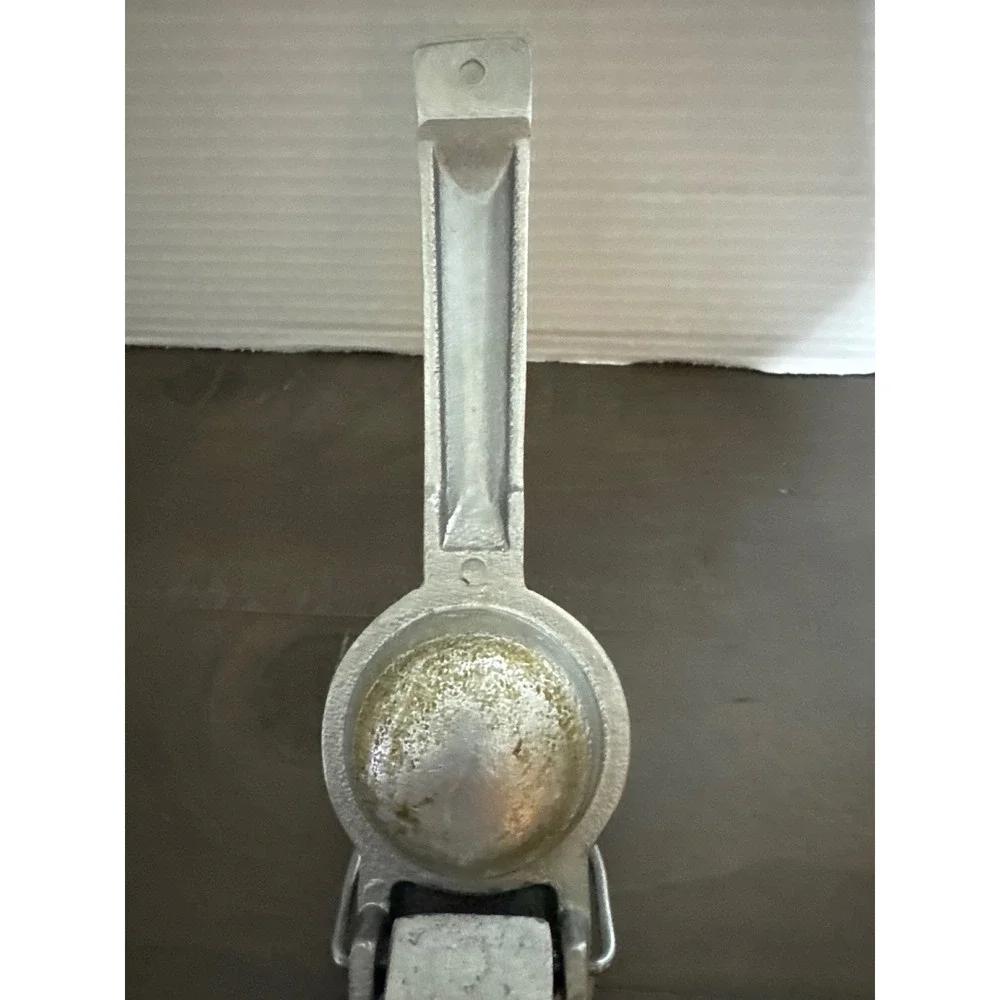 Rachand Cast Aluminum Manual Citrus Lime Squeezer Juicer Hecho en Mexico Silver